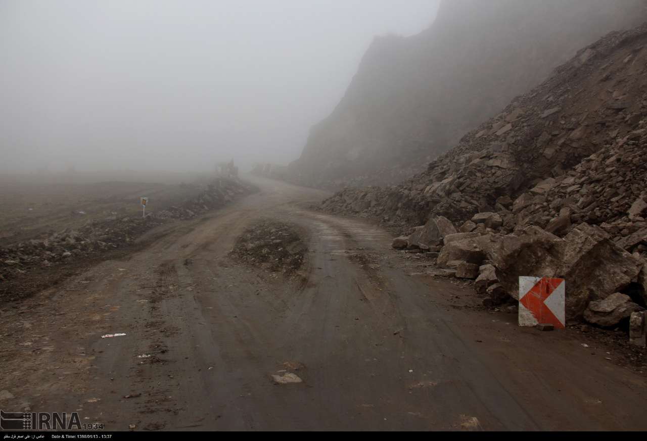 ریزش کوه، مسیر جاده‌ای صالح‌آباد - تربت جام را مسدود کرد