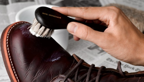5 نکته درباره تمیز کردن و برق انداختن کفش‌های چرمی