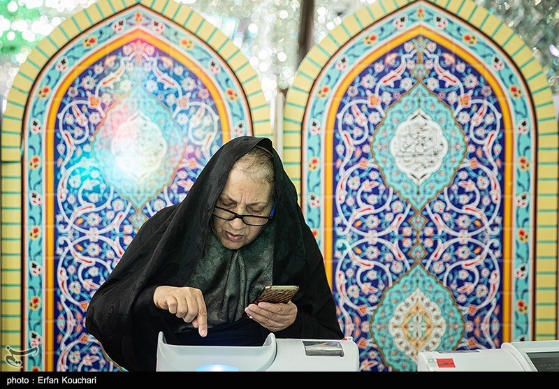 عکس/ تصاویری متفاوت از انتخابات مجلس در امامزاده صالح(ع)
