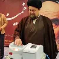 عکس/ سید حسن خمینی رای خود را به صندوق انداخت