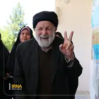 عکس/ مشارکت سید ۱۰۳ ساله لرستانی در انتخابات دور دوم 