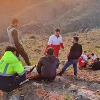 سقوط گردشگران در ارتفاعات اشتهارد؛ ۲ نفر کشته و مصدوم شدند