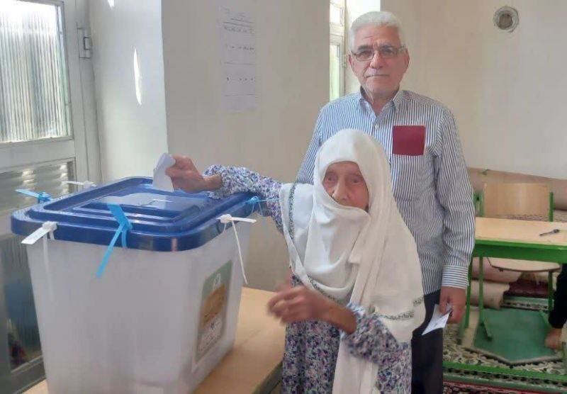 شرکت بانوی ۹۲ساله گنبدی در انتخابات مجلس