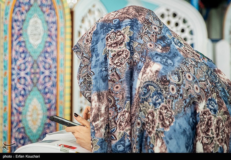 عکس/ تصاویری متفاوت از انتخابات مجلس در امامزاده صالح(ع)