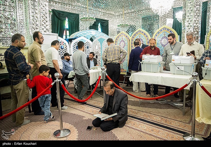عکس/ تصاویری متفاوت از انتخابات مجلس در امامزاده صالح(ع)