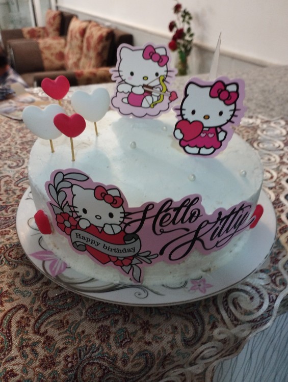 از شما/اینم کیک ما برا دخترای گلم 