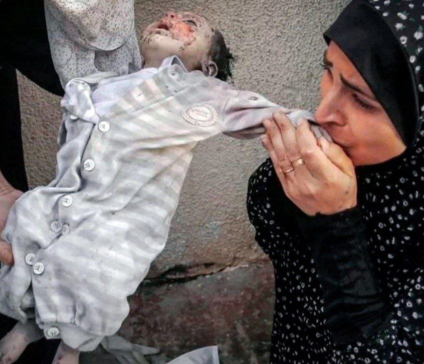 عکس/ تصویری جانکاه از مادر و کودک غزه در یک قاب