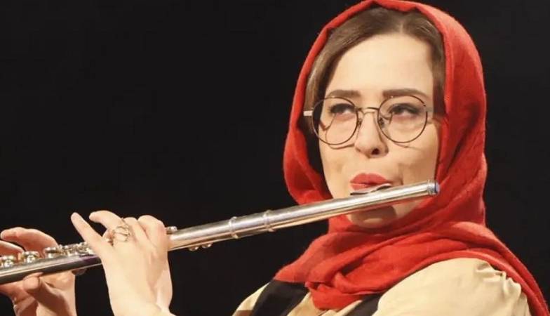 ویدئویی از نوازندگی مهراوه شریفی نیا در کنسرت امید حاجیلی