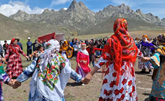 جشنواره بازی‌های سنتی در دامنه کوه شیئور اهر