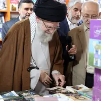 عکس/ بازدید رهبر انقلاب از سی‌وپنجمین نمایشگاه بین‌المللی کتاب تهران