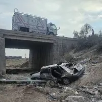 سقوط پراید از پل در محدوده ایوانکی؛ یک نفر جان باخت 