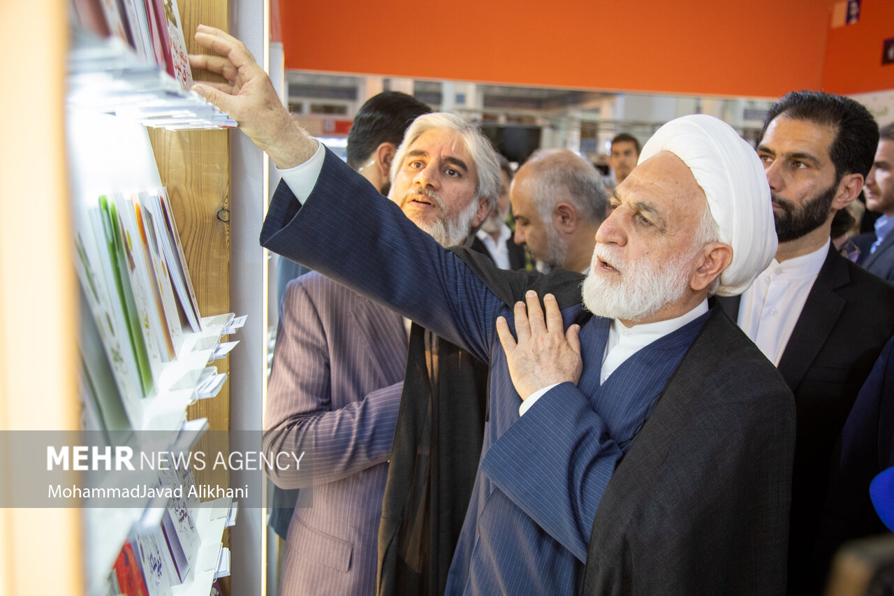 عکس/ بازدید رئیس قوه قضاییه از نمایشگاه کتاب تهران