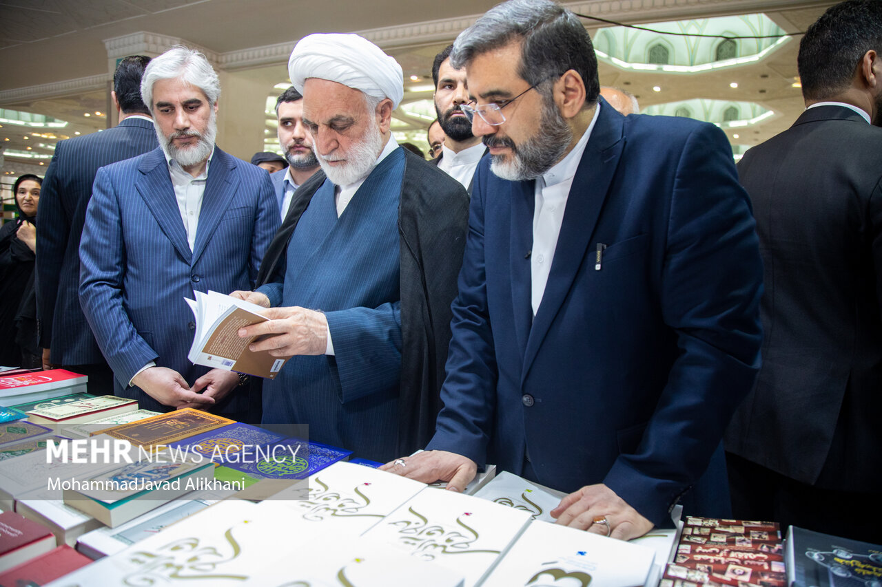 عکس/ بازدید رئیس قوه قضاییه از نمایشگاه کتاب تهران