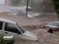 تصاویری از برخورد ماشین‌ها در اثر بارندگی و سیل شدید در منطقه سیدی مشهد
