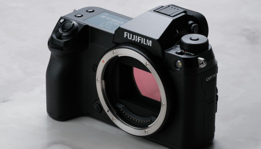 دوربین GFX100S II توسط فوجی‌فیلم معرفی شد؛ حسگری بزرگ در بدنه‌ای کوچک