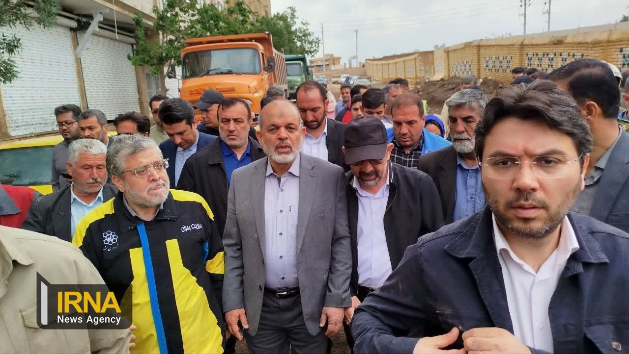 عکس/ بازدید وزیر کشور از منطقه سیل زده سیدیِ مشهد