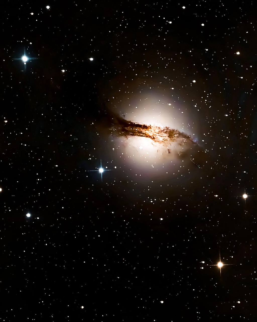 یک رصد از کهکشان قنطورس در فاصله‌ی ۱۲ میلیون سالِ نوری از زمین  