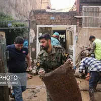 عکس/ کمک رسانی نظامیان به خسارت‌ دیدگان سیل در مناطقی از مشهد