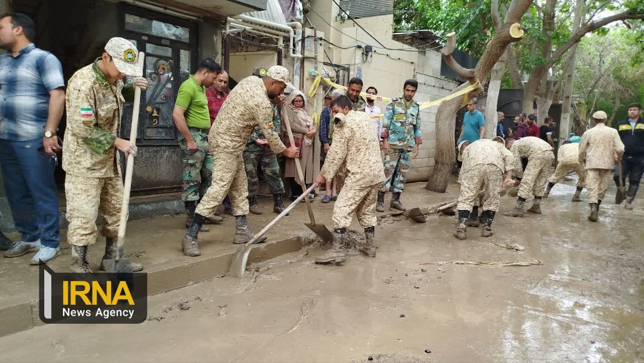 عکس/ بازدید وزیر کشور از منطقه سیل زده سیدیِ مشهد