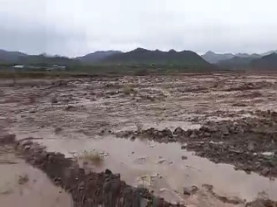 سیلاب مسیر روستایی در «کدکن» تربت‌حیدریه را مسدود کرد
