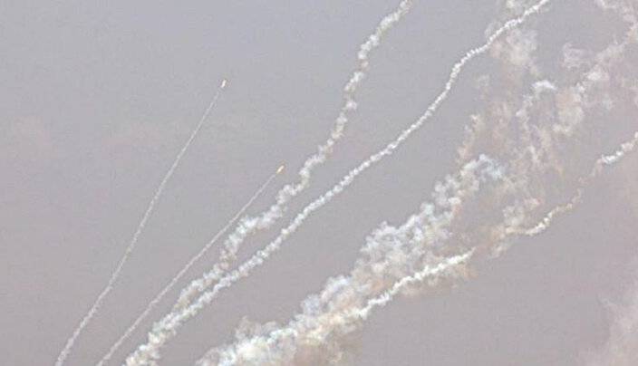 شلیک انبوه موشک‌های حزب‌ الله به سمت سرزمین‌های اشغالی 