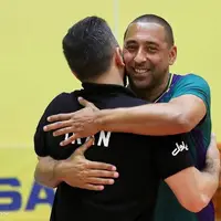مربی‌ ایران اسطوره‌اش را در آغوش گرفت