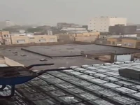 بارش تگرگ بر سقف خانه‌ها در مشهد