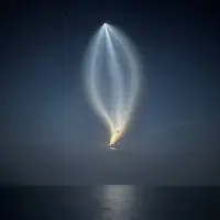 تصویری فوق‌العاده زیبا از لحظه خروج فالکون ۹ از اتمسفر