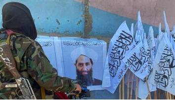رهبر طالبان: تفاوت قائل شدن میان زبان فارسی و پشتو مجازات دارد