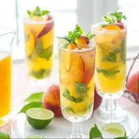 موهیتو با توت فرنگی و پرتقال یک نوشیدنی خاص و خنک