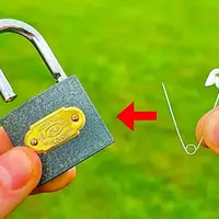 دیگر نیازی به قفل ساز ندارید؛ سه روش برای باز کردن قفل بدون کلید!
