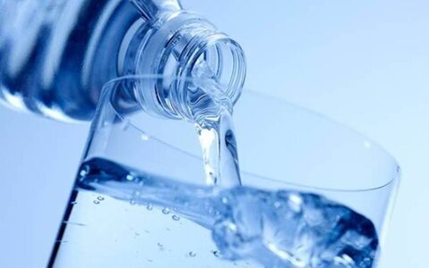 آب مورد نیاز بدن تنها از راه نوشیدن آب آشامیدنی تامین می‌شود؟