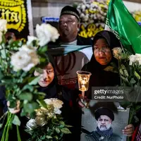 عکس/ مردم اندونزی برای رئیس جمهور ایران شمع روشن کردند