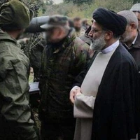 عکس/ شهید «ابراهیم رئیسی» در کنار نیروهای حزب الله در جنوب لبنان