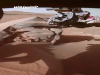 نگاه نزدیک کاوشگر استقامت به صخره ای در مریخ