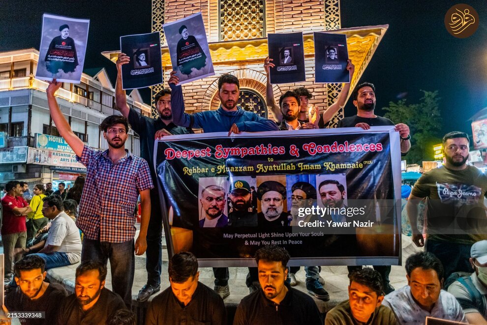کشمیری‌ها برای شهید رئیسی شمع روشن کردند