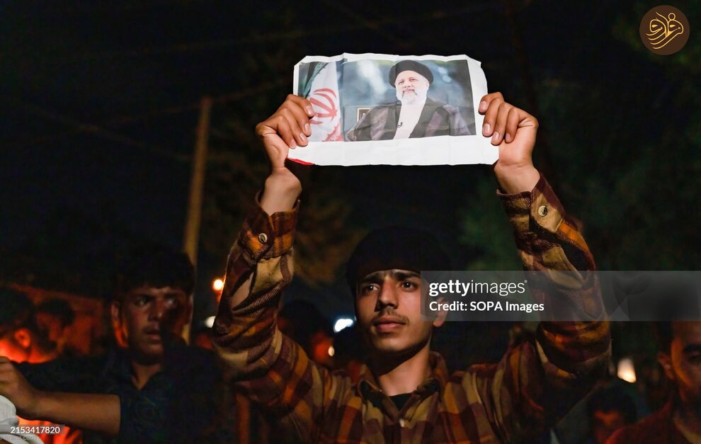کشمیری‌ها برای شهید رئیسی شمع روشن کردند