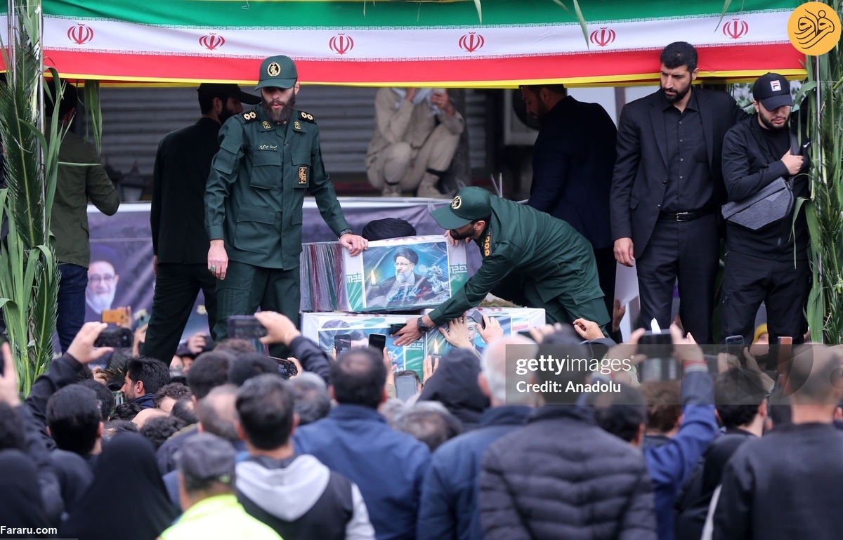 تصویری از عمامه شهید رئیسی در مراسم تشییع پیکرش