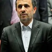 لباس احمدی‌نژاد حاشیه‌ساز شد؛ حضور در افتتاحیه مجلس خبرگان با پیراهن سفید!