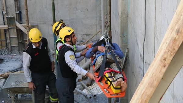 سقوط کارگر 43ساله از ارتفاع 4 متری در دزفول