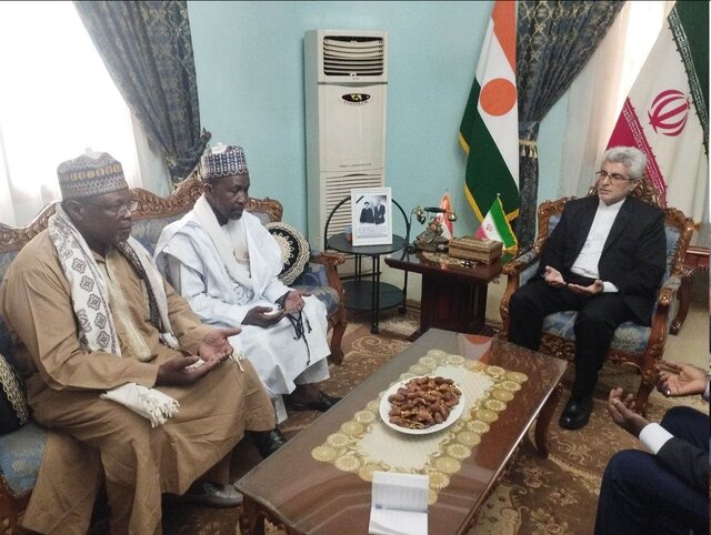 حضور نخست‌ وزیر و وزیر خارجه نیجر در سفارت ایران