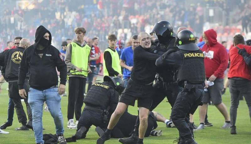 درگیری تاریخی در فوتبال چک؛ این فوتبال را نمی‌خواهیم!‏