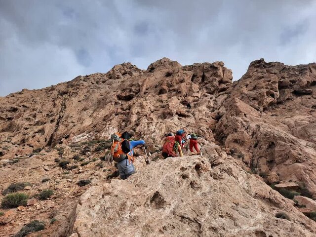 نجات کوهنورد 6٠ ساله از ارتفاعات جوپار کرمان