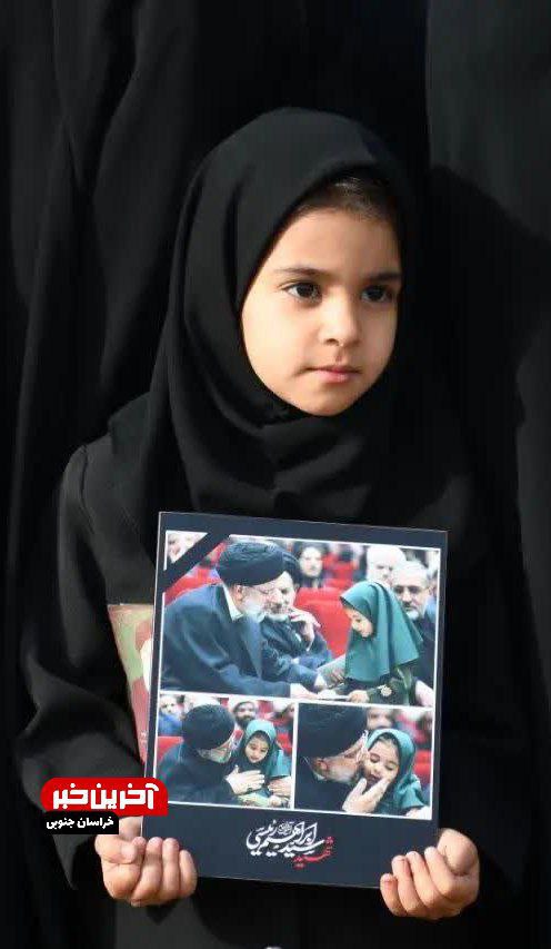 عکس/ حضور دختر شهید اسداللهی در مراسم استقبال از شهید رئیسی در فرودگاه بیرجند
