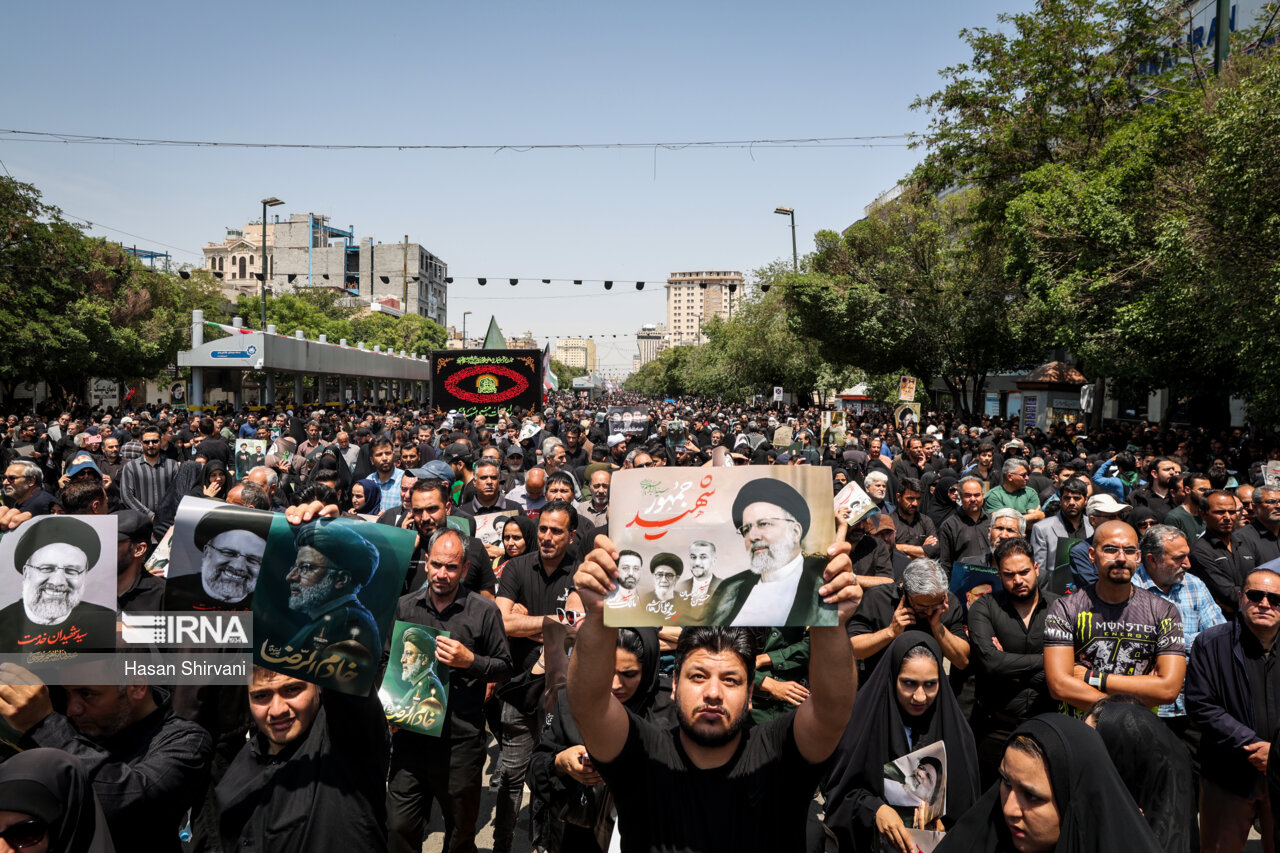 وداع میلیونی با رئیس جمهور شهید؛ مشهد دین خود را ادا کرد