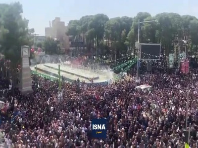 حضور گسترده مردم در تشییع شهید دریانوش در اصفهان