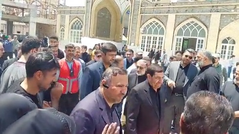 حضور مخبر در مراسم تدفین شهید موسوی در حرم عبدالعظیم(علیه‌السلام)