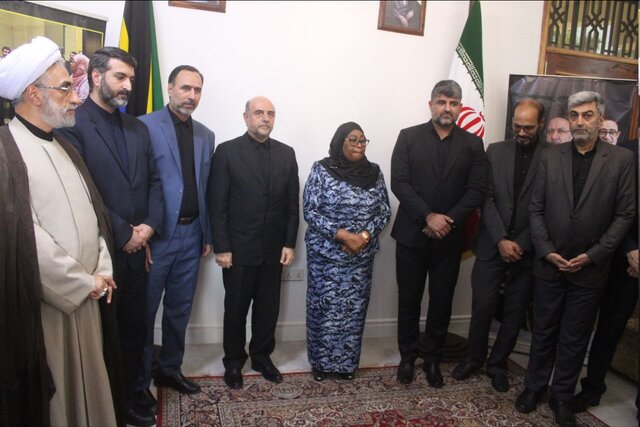 حضور رئیس‌جمهور و وزیر خارجه تانزانیا در سفارت ایران برای ابراز همدردی