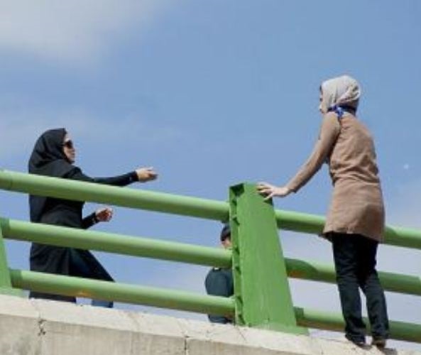 نجات جان زن جوان روی پل «پیرنیا» شیراز