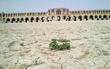 بسته‌شدن آب زاینده رود به روی شهر اصفهان